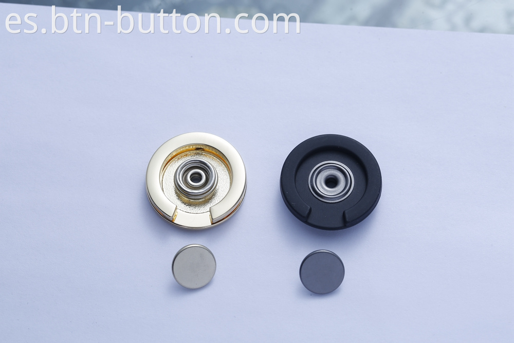 Custom metal buttons for jeans